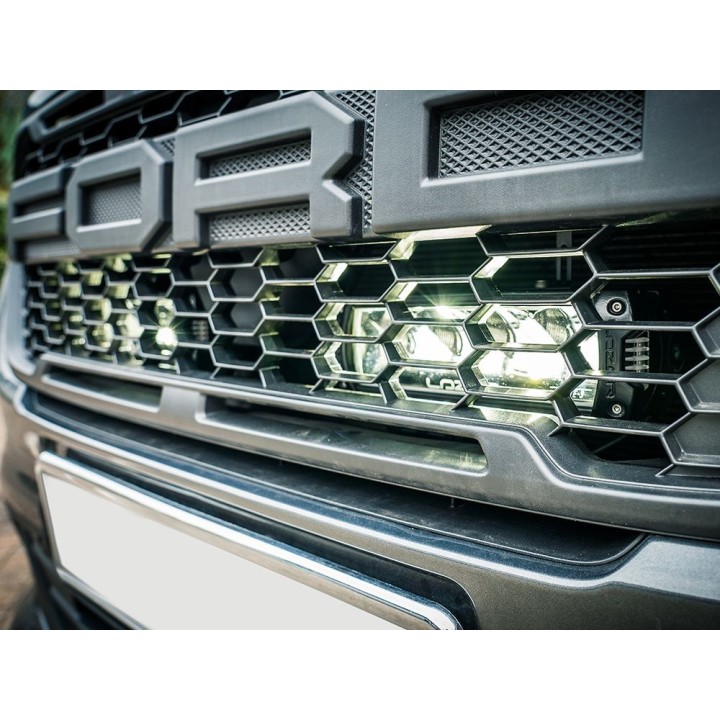 Zestaw do montażu oświetlenia LAZER ST4 Evolution w fabrycznym grillu - Ford Transit (2018 -) - ujęcie 3