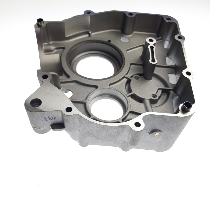 Crankcase, R.