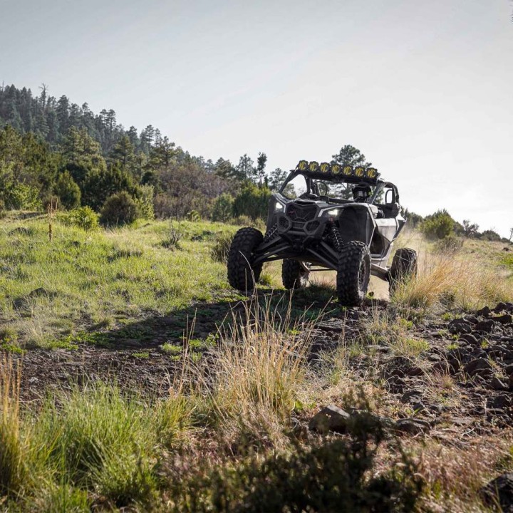 45-calowy Pro6 Gravity® LED -7 świateł , system listew świetlnych - wiązka 140 W dla 17-23 Can-Am Maverick X3