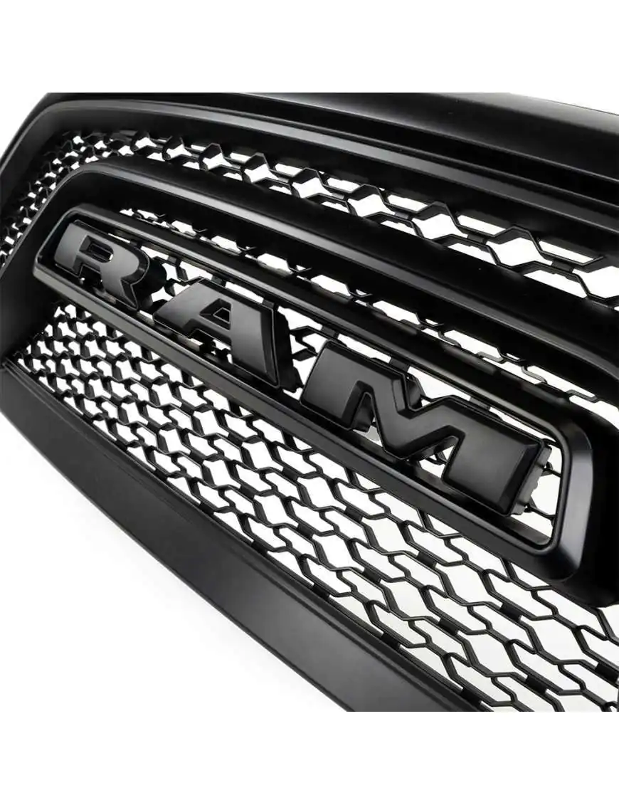 Grill z emblematem RAM w kolorze czarnym do RAM Rebel OFD