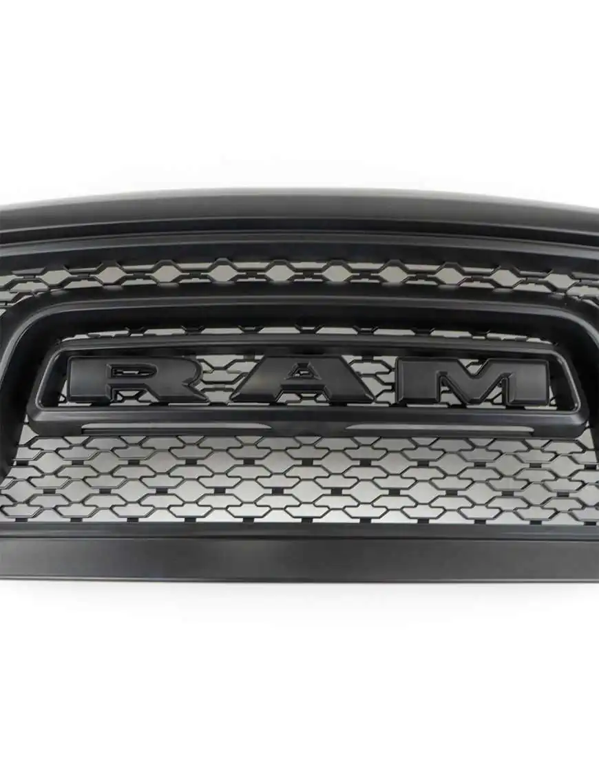 Grill z emblematem RAM w kolorze czarnym do RAM Rebel OFD