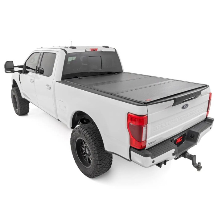 Twarda pokrywa paki tri-fold niski profil Rough Country 6'10"
