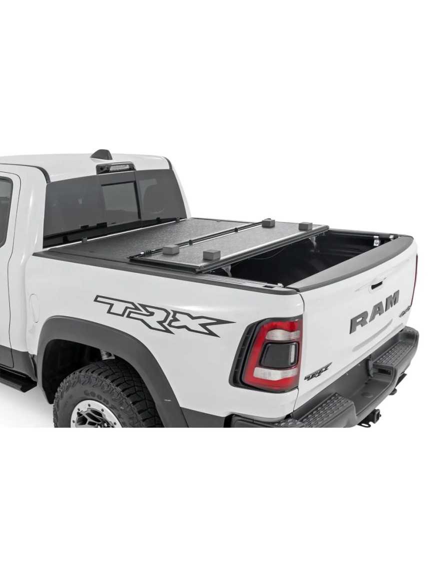 Twarda pokrywa paki tri-fold niski profil Rough Country 5'7"