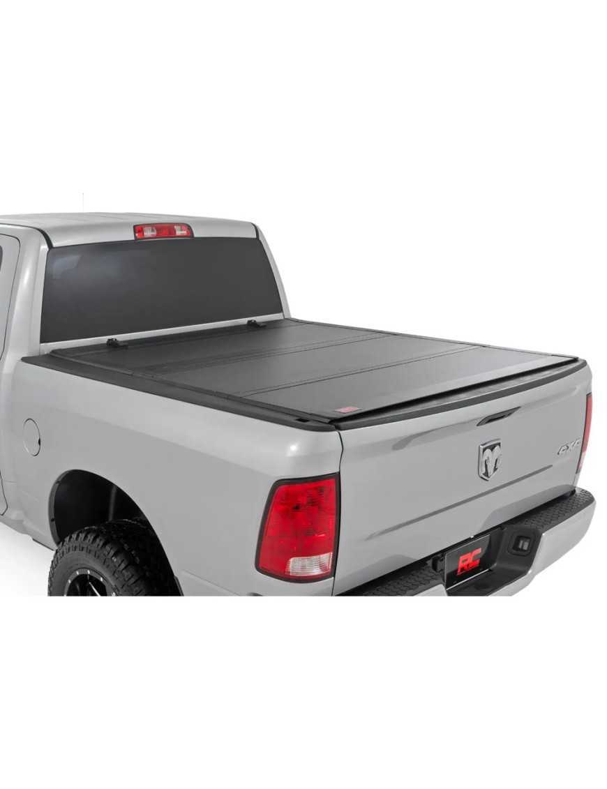 Twarda pokrywa paki tri-fold flip up Rough Country 5'7"