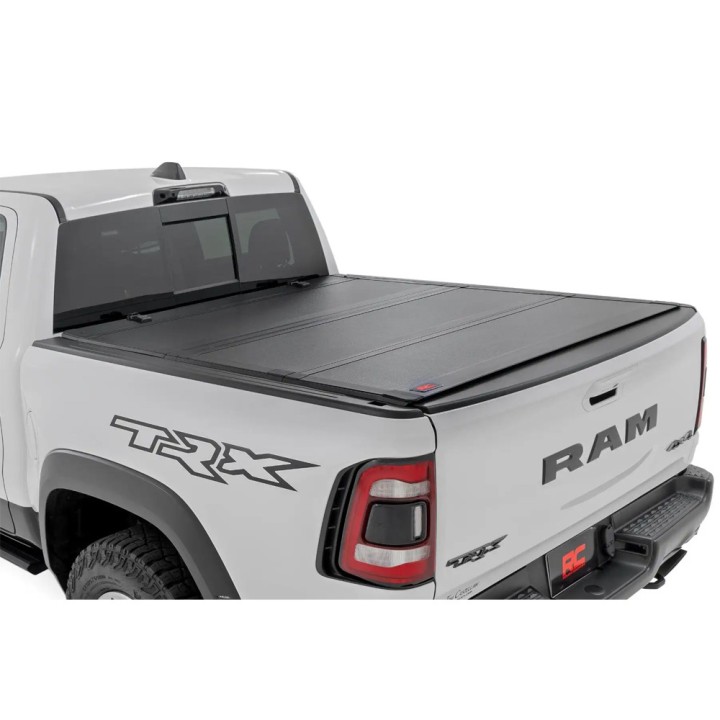 Twarda pokrywa paki tri-fold flip up Rough Country 5'7"