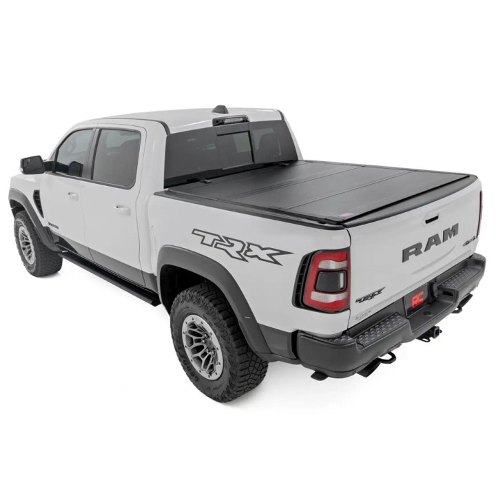 Twarda pokrywa paki tri-fold flip up Rough Country 5'7"