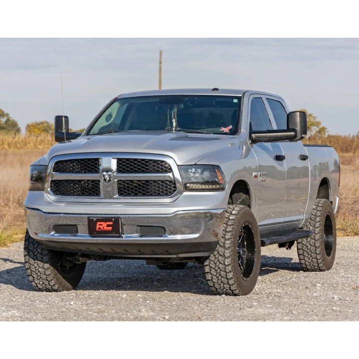 Progi, stopnie boczne Rough Country HD2 Quad Cab
