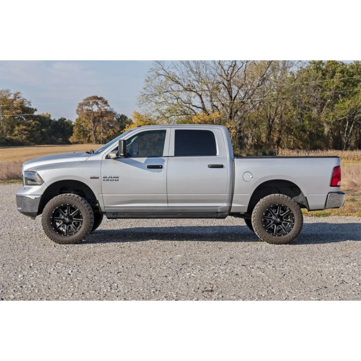Progi, stopnie boczne Rough Country HD2 Quad Cab