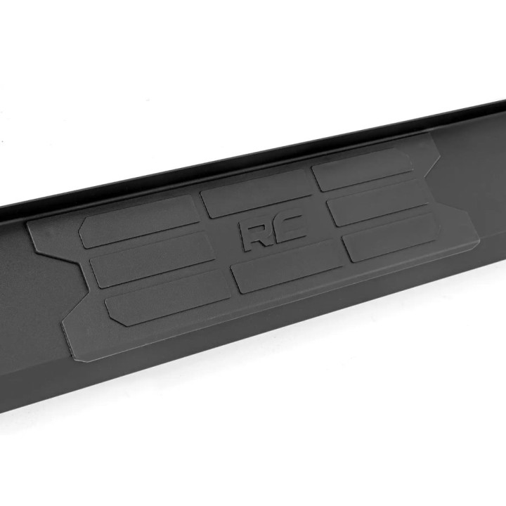 Aluminiowe progi, stopnie boczne Rough Country HD2