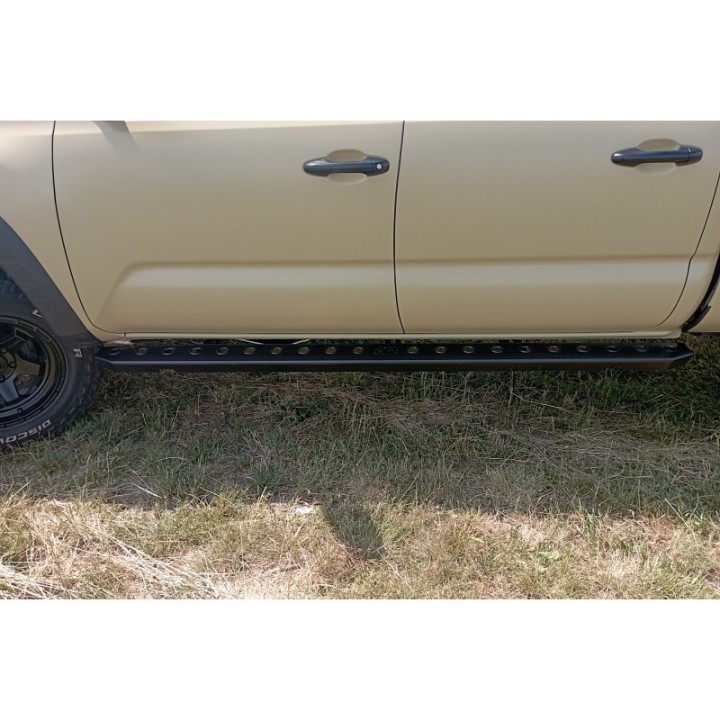 Progi boczne otworowe do Toyota TACOMA rock slider - ujęcie 3