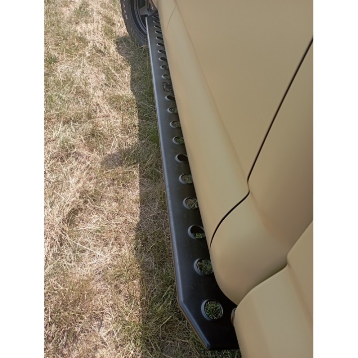 Progi boczne otworowe do Toyota TACOMA rock slider - ujęcie 4