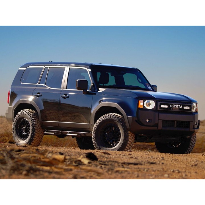 Zestaw dwóch lamp LAZER ST4 Evolution z systemem montażu w fabrycznym grillu - Toyota Land Cruiser 250 (2024 -) - ujęcie 4
