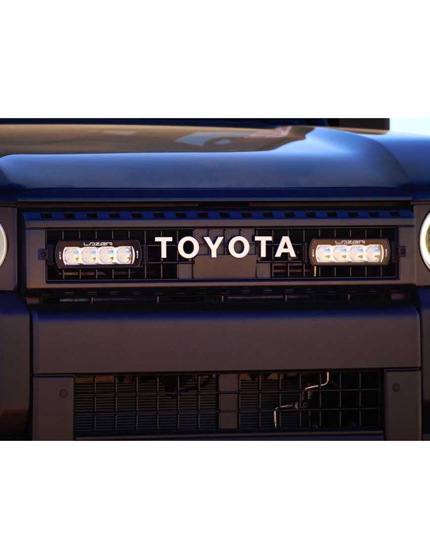 Zestaw dwóch lamp LAZER ST4 Evolution z systemem montażu w fabrycznym grillu - Toyota Land Cruiser 250 (2024 -) | Szekla4x4.pl