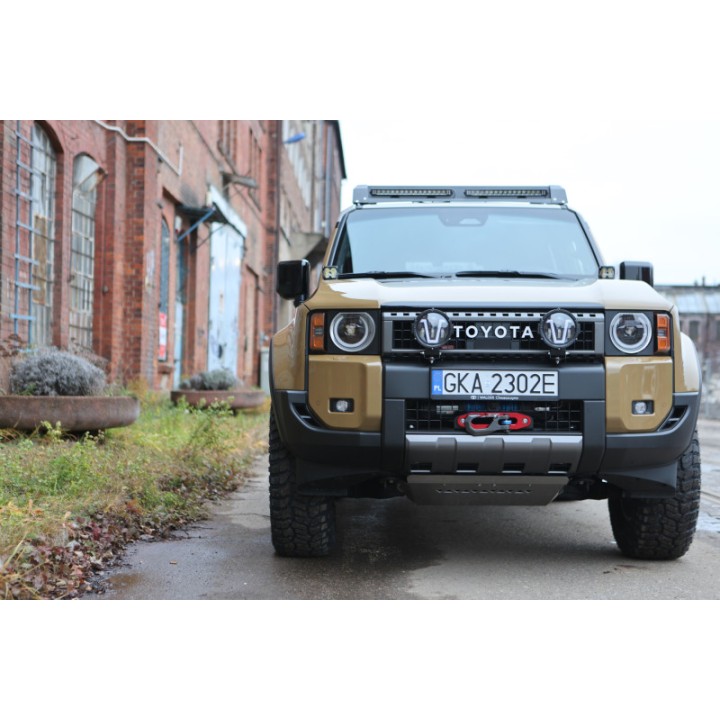 Mocowanie lamp przed / za atrapą Toyota Land Cruiser J250 - More 4x4