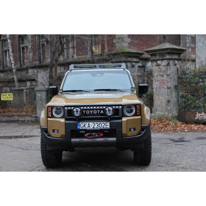 Mocowanie lamp przed / za atrapą Toyota Land Cruiser J250 - More 4x4