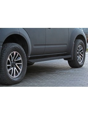 Progi boczne Nissan Pathfinder R51 05-14