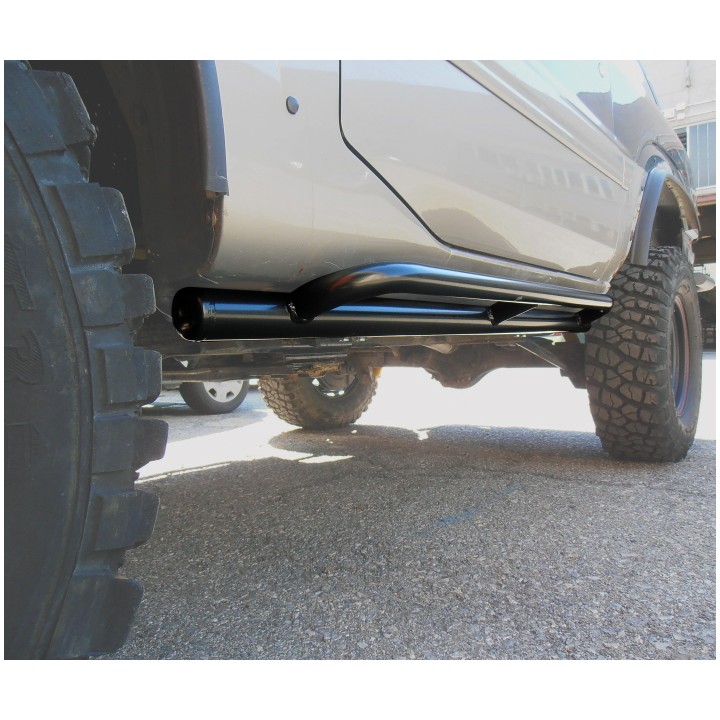 Progi boczne rurowe Nissan Patrol Y61 3 drzwi