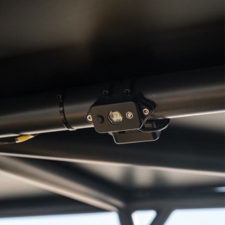 Uniwersalna lampka LED kopułkowa z włącznikiem AMBER Baja Designs - ujęcie 2
