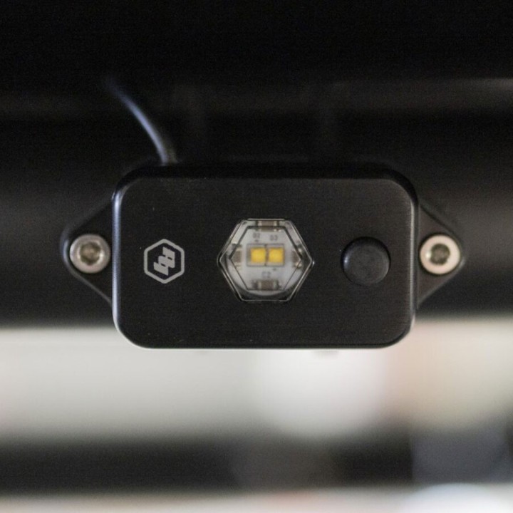 Uniwersalna lampka LED kopułkowa z włącznikiem AMBER Baja Designs - ujęcie 4