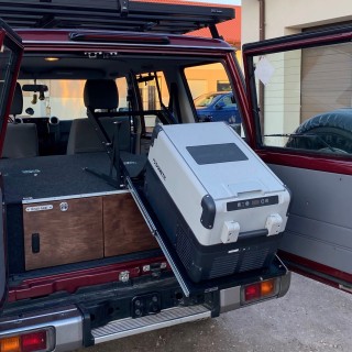 Opuszczana szuflada na lodówkę ze sprężynami gazowymi