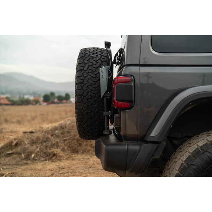 Molle wzmacniające tylną klapę Jeep Wrangler JL DV8 Offroad - ujęcie 9