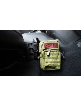 Panele molle przy konsoli zmiany biegów Jeep Wrangler JL