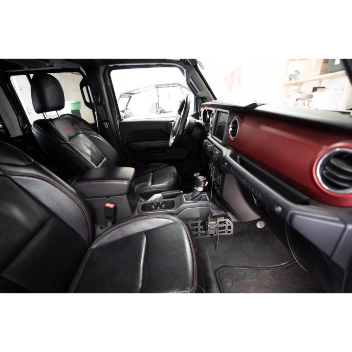 Panele molle przy konsoli zmiany biegów Jeep Wrangler JL DV8 Offroad - ujęcie 5