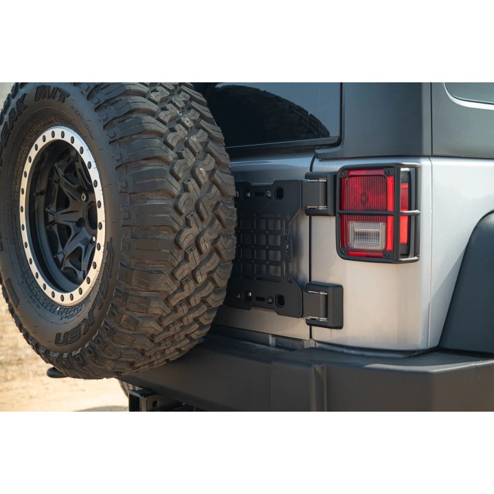 Molle wzmacniające tylną klapę Jeep Wrangler JK DV8 Offroad - ujęcie 4