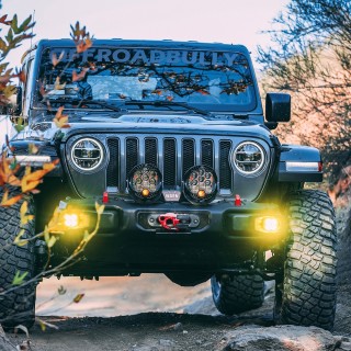 Lampy przeciwmgielne LED Baja Designs Jeep JL JT Amber w zderzak rocznicowy - ujęcie 2
