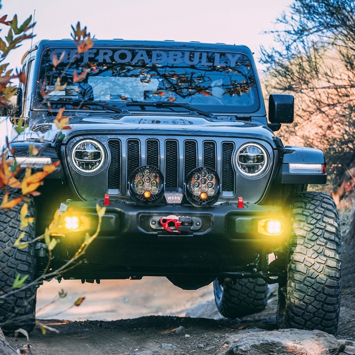 Lampy przeciwmgielne LED Baja Designs Jeep JL JT Amber w zderzak rocznicowy - ujęcie 2