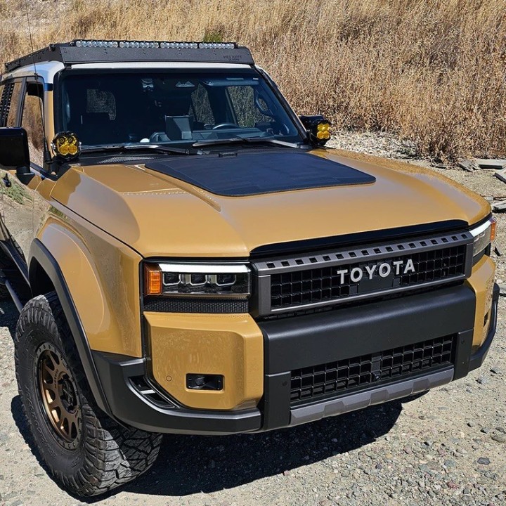 Cascadia 4x4 CHF158 — panel solarny na maskę Land Cruiser, Tacoma, Tundra, 4Runner, Lexus LX/GX, Nissan Frontier i Xterra