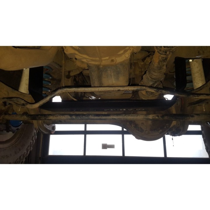 Osłona miski olejowej Nissan Patrol GU4 2005-2019 lift 0-2 cale czerwona