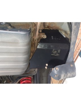 Osłona tylnej nagrzewnicy Mitsubishi Pajero 4 / Montero 4 2006-2014 long czerwona