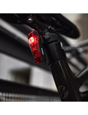 OSRAM LEDsBIKE RACE REAR – tylna lampka rowerowa LED z czujnikiem hamowania
