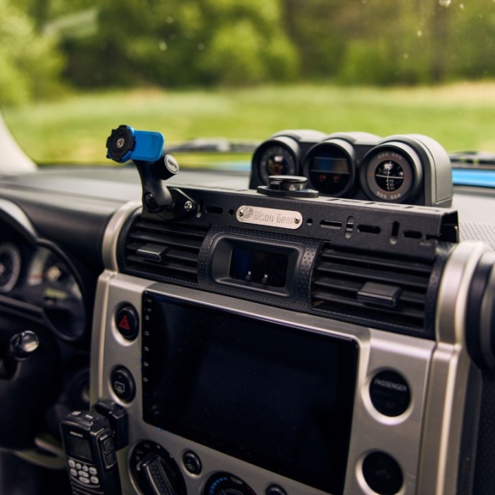 Mocowanie Akcesoriów na Deskę (bez USB) - FJ Cruiser - Opcje: Bez USB Bison Gear - ujęcie 4