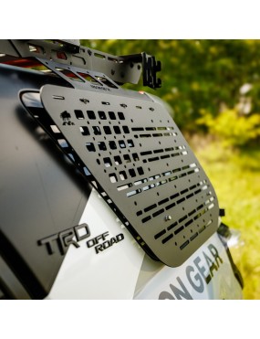Zewnętrzny panel MOLLE Bison Gear - Toyota 4Runner 5. gen. - Strona: Lewa, Relingi fabryczne