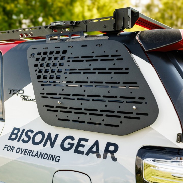 Zewnętrzny panel MOLLE Bison Gear - Toyota 4Runner 5. gen. - Strona: Prawa, Bagażnik niskoprofilowy - ujęcie 2