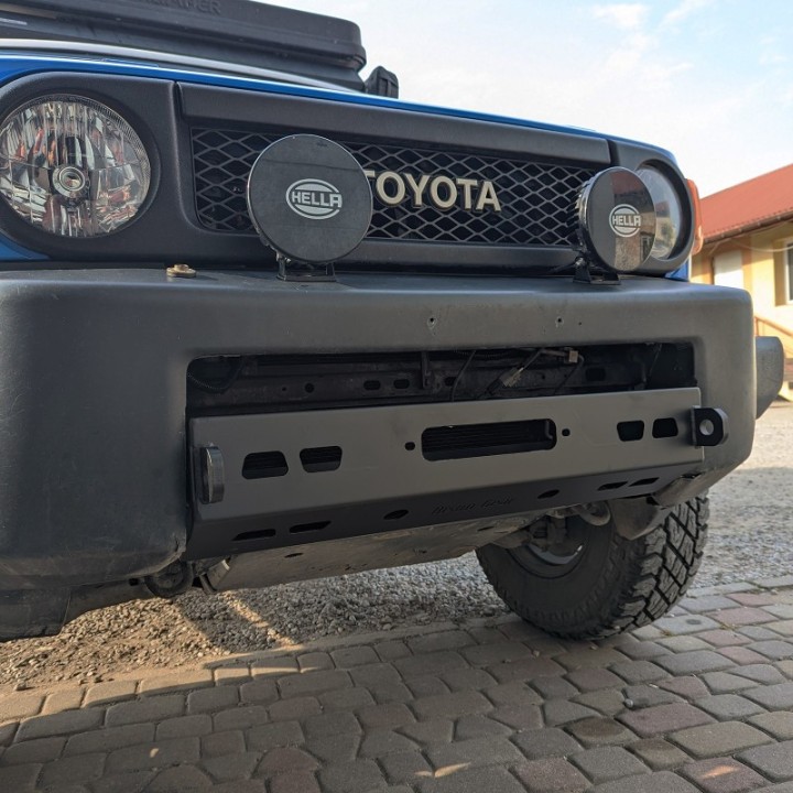 Zderzak pod Wyciągarkę - FJ Cruiser Bison Gear - ujęcie 3