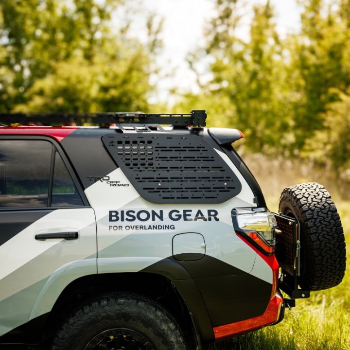 Zewnętrzny panel MOLLE Bison Gear - Toyota 4Runner 5. gen. - Strona: Lewa, Bagażnik niskoprofilowy - ujęcie 9