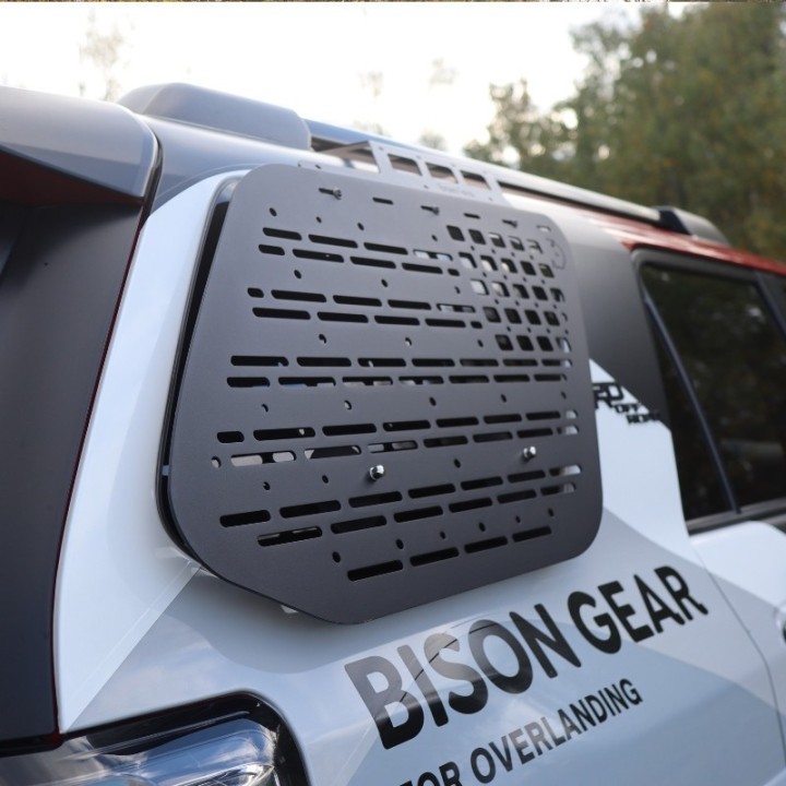 Zewnętrzny panel MOLLE Bison Gear - Toyota 4Runner 5. gen. - Strona: Lewa, Bagażnik niskoprofilowy - ujęcie 24