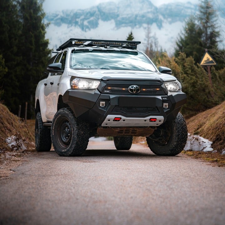 Zderzak przedni aluminiowy Rival bez LED — Toyota Hilux 2020-2022 - ujęcie 3