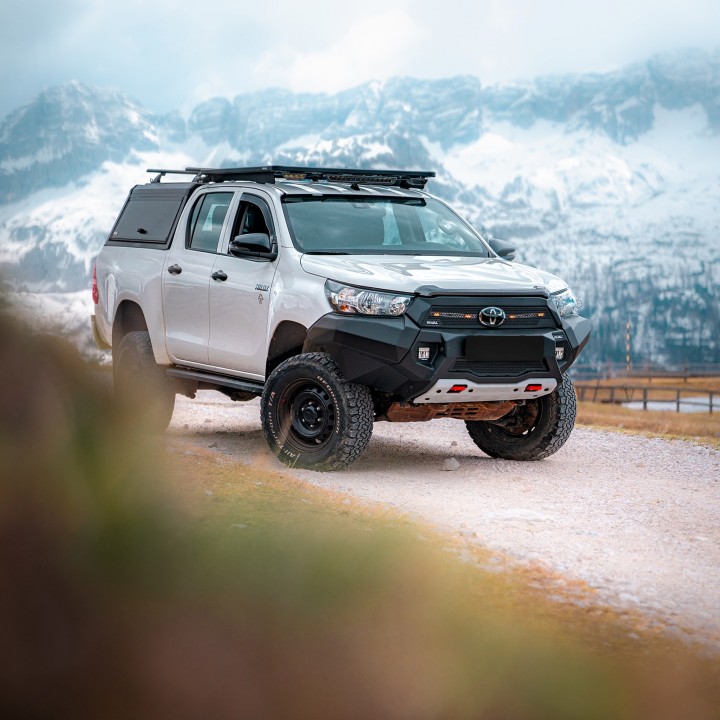 Zderzak przedni aluminiowy Rival bez LED — Toyota Hilux 2020-2022 - ujęcie 5