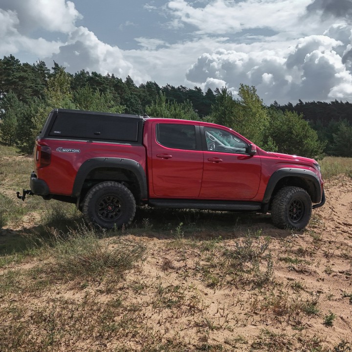 Zabudowa paki Rival — aluminiowy hardtop modułowy (Double Cab) — Volkswagen Amarok od 2022 - ujęcie 9