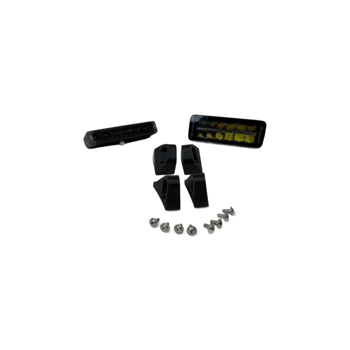 Zestaw 2 lamp LED OSRAM VX180-SP SR z mocowaniami ORAX Systems w atrapę — Land Rover Discovery III - ujęcie 2