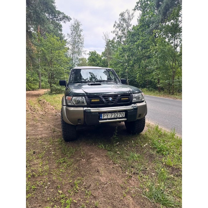 Zestaw 2 lamp LED Kramp z mocowaniami ORAX Systems w atrapę — Nissan Patrol Y61 - ujęcie 2
