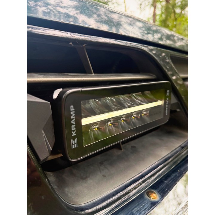 Zestaw 2 lamp LED Kramp z mocowaniami ORAX Systems w atrapę — Nissan Patrol Y61 - ujęcie 3