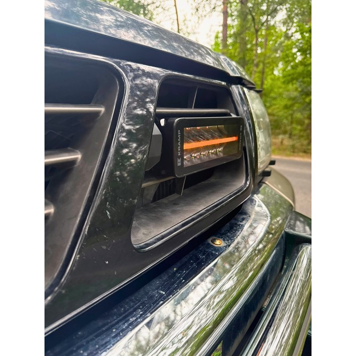 Zestaw 2 lamp LED Kramp z mocowaniami ORAX Systems w atrapę — Nissan Patrol Y61 - ujęcie 6