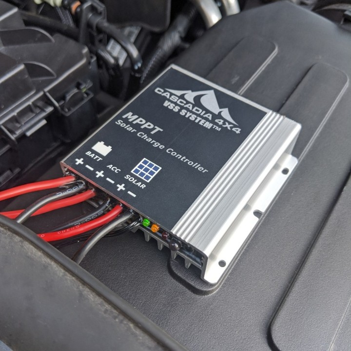 Cascadia 4x4 CHF100CC — kontroler ładowania MPPT 10 A do VSS System™ 1.0, IP67 - ujęcie 2