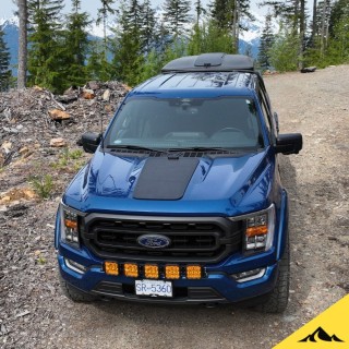 Cascadia 4x4 VSS System™ 2.0 CHF154 — panel solarny na maskę Ford F-150 2021–2026 i Super Duty 2017–2026