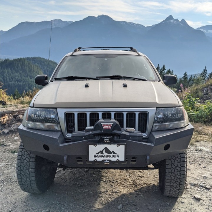 Cascadia 4x4 Flipster V3 CHF101 — uchylny uchwyt tablicy rejestracyjnej przed wyciągarką - ujęcie 7